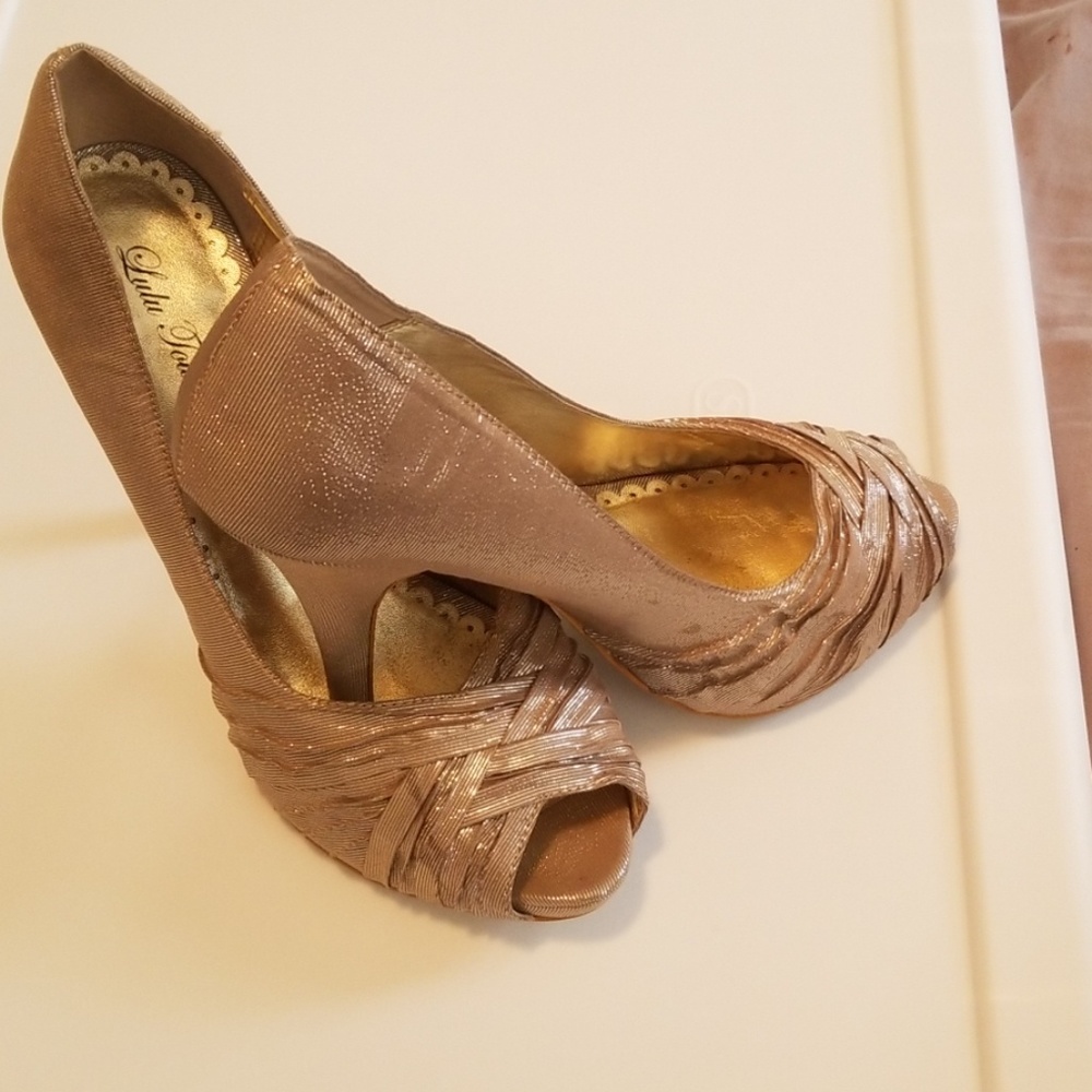 Lulu Townsend gold peeptoe pumps size 9